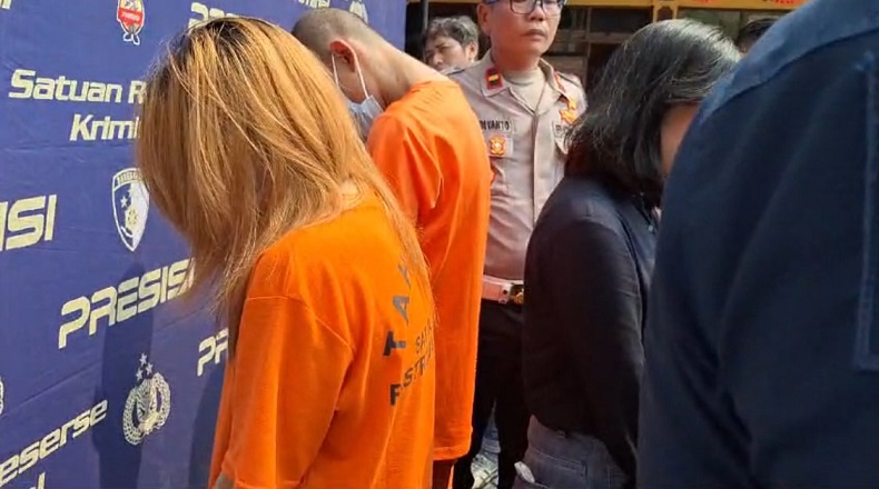 Sejoli di Jakbar Promosi Judi Online sambil Rekam Video Porno, Dibayar Rp1,5 Juta