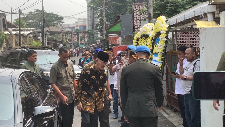 Try Sutrisno hingga Mardiono Melayat ke Rumah Hamzah Haz