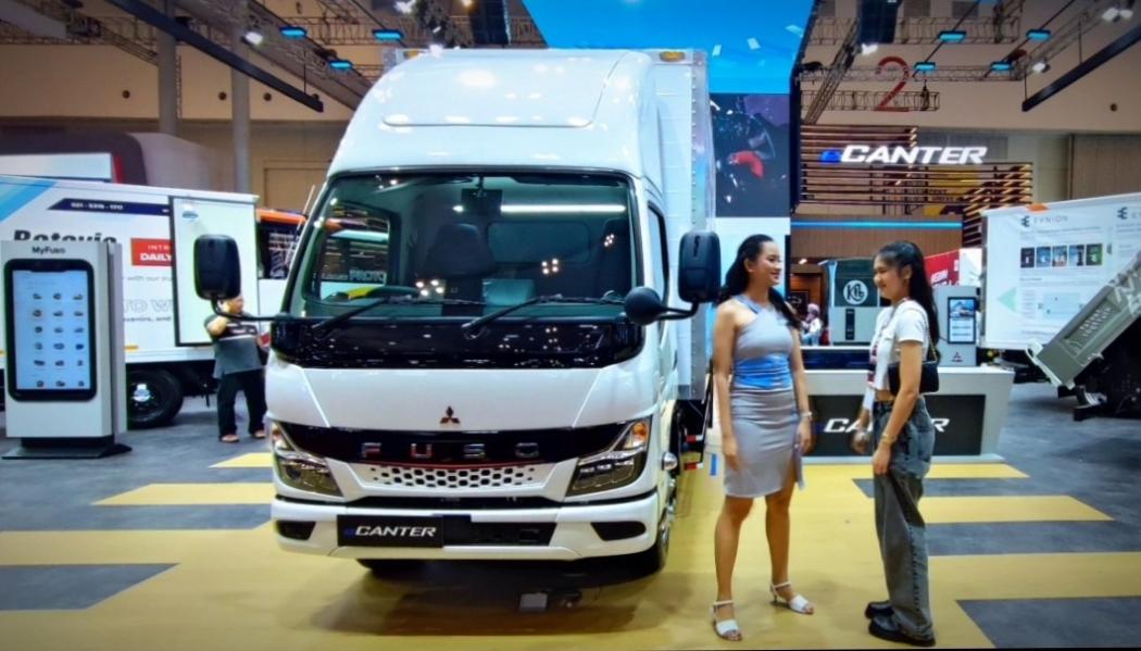 Benamkan Teknologi Canggih, Truk Listrik Fuso eCanter Ramah bagi Pengemudi Wanita
