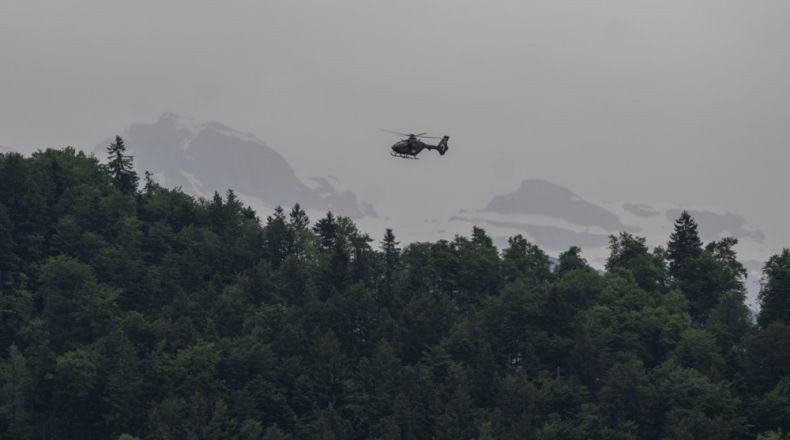 2 Helikopter Tabrakan di Udara, Pilot Tewas