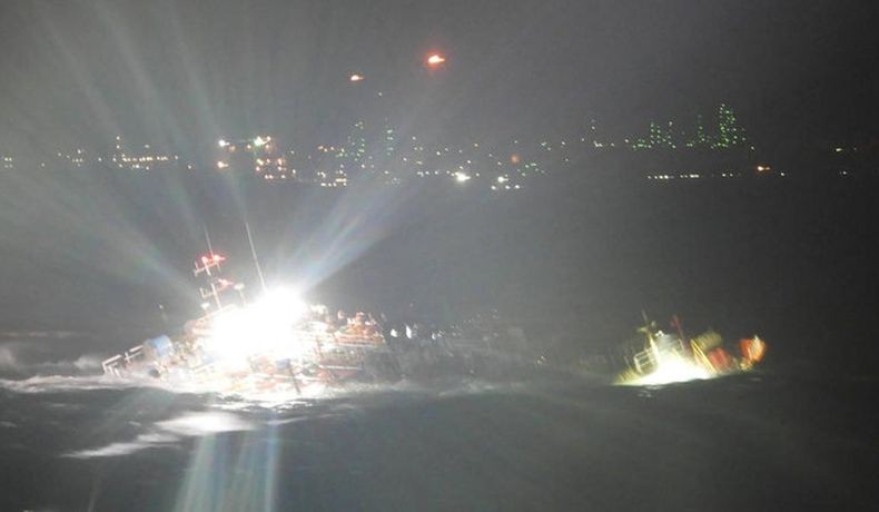 Kapal Tanker Bawa 1,4 Juta Liter Bahan Bakar Tenggelam di Filipina, Muatan Tumpah ke Laut