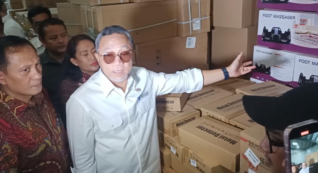 Kemendag-Satgas Sita HP hingga Pakaian Impor Ilegal Senilai Rp40 Miliar