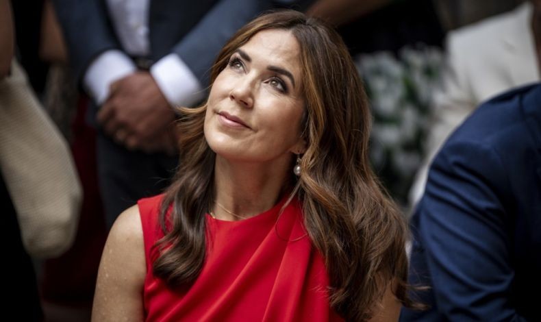 Ratu Mary Denmark Ditabrak Motor Matik saat Acara Kerajaan di Greenland