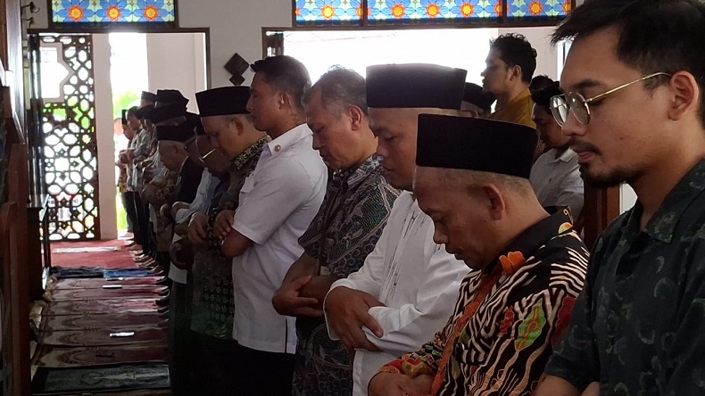 Wapres Ma’ruf Amin Salat Gaib Doakan Almarhum Hamzah Haz