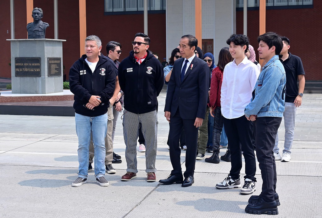 Terbang ke IKN, Jokowi Cek Progres Pembangunan Bareng Artis dan Influencer