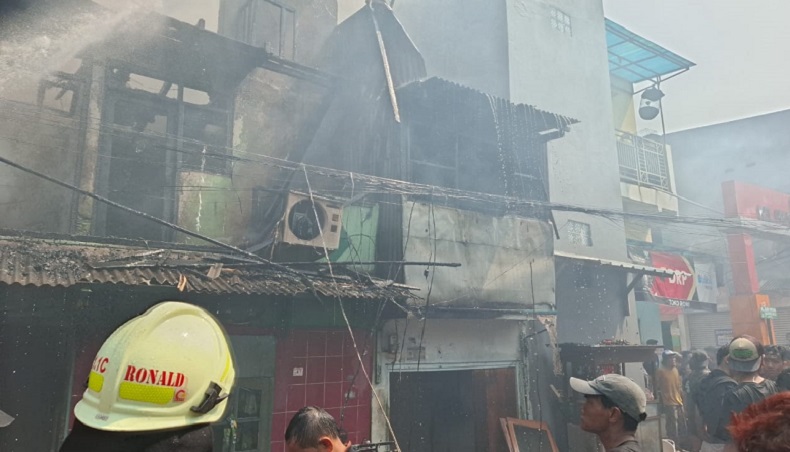 Rumah di Pademangan Jakut Terbakar, 18 Mobil Damkar Dikerahkan 