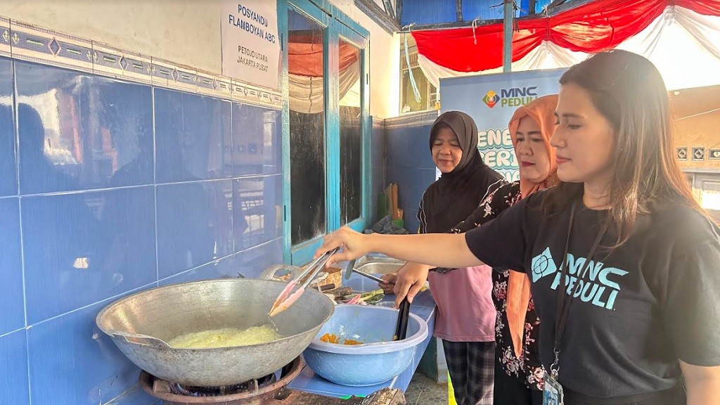 Cegah Stunting, Warga Petojo Utara Dapat Bantuan Ikan Lele dari MNC Peduli: Anak Saya Suka Banget