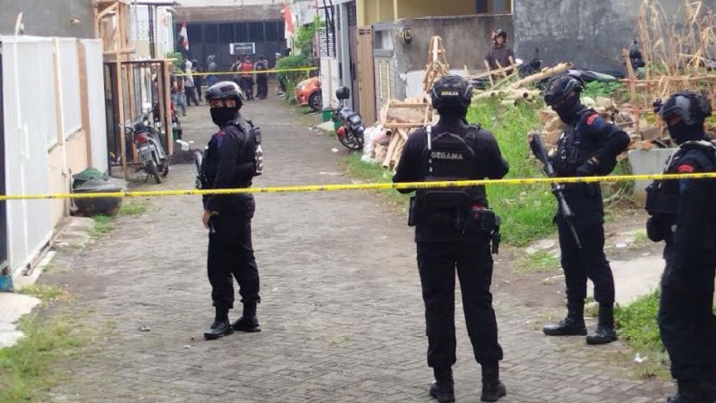 Densus 88 Tangkap 1 Terduga Teroris di Kota Batu, Banyak Polisi Bersenjata Lengkap Siaga