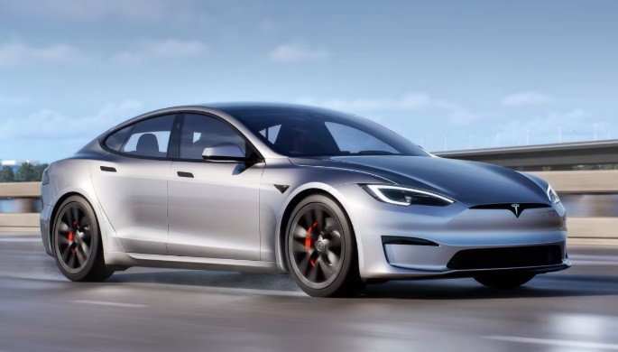 Pemotor Tewas Tertabrak Mobil Listrik Tesla akibat Pengemudi Gunakan Autopilot