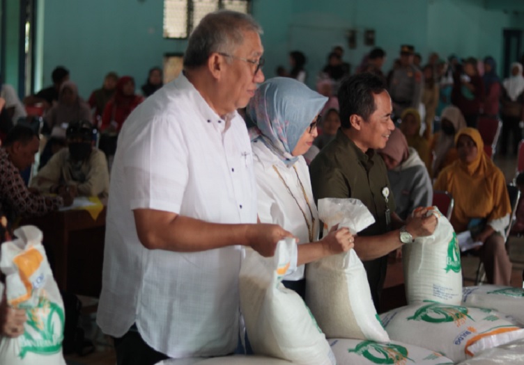 Kendalikan Inflasi, Perum Bulog Kembali Salurkan Bantuan Pangan Beras