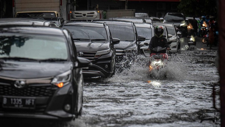 Hujan Deras Guyur Jakarta, Jalan Fatmawati dan Dharmawangsa Tergenang