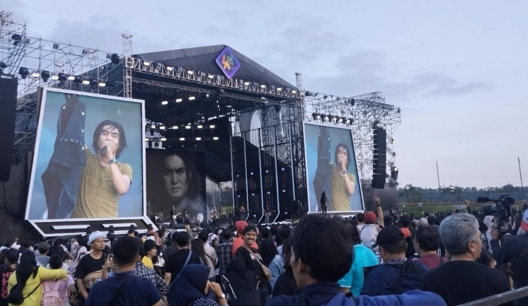 Setia Band Ajak Penonton Ngegalau di LMAC Super Hitz Fest 2024