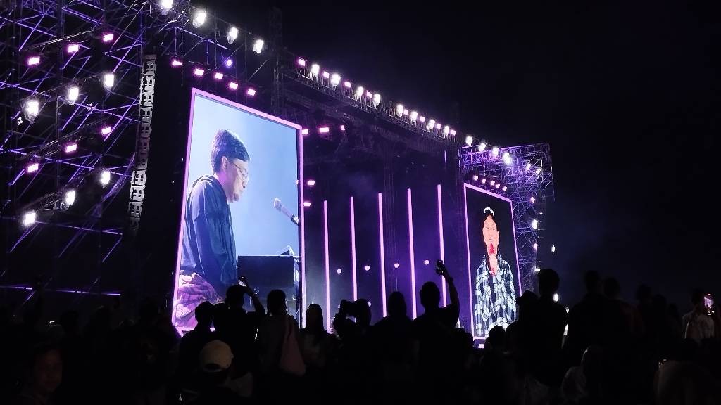 Gemas! Kahitna Ajak Para Jomblo Tetap Happy Nikmati Konser LMAC Super Hitz Fest 2024