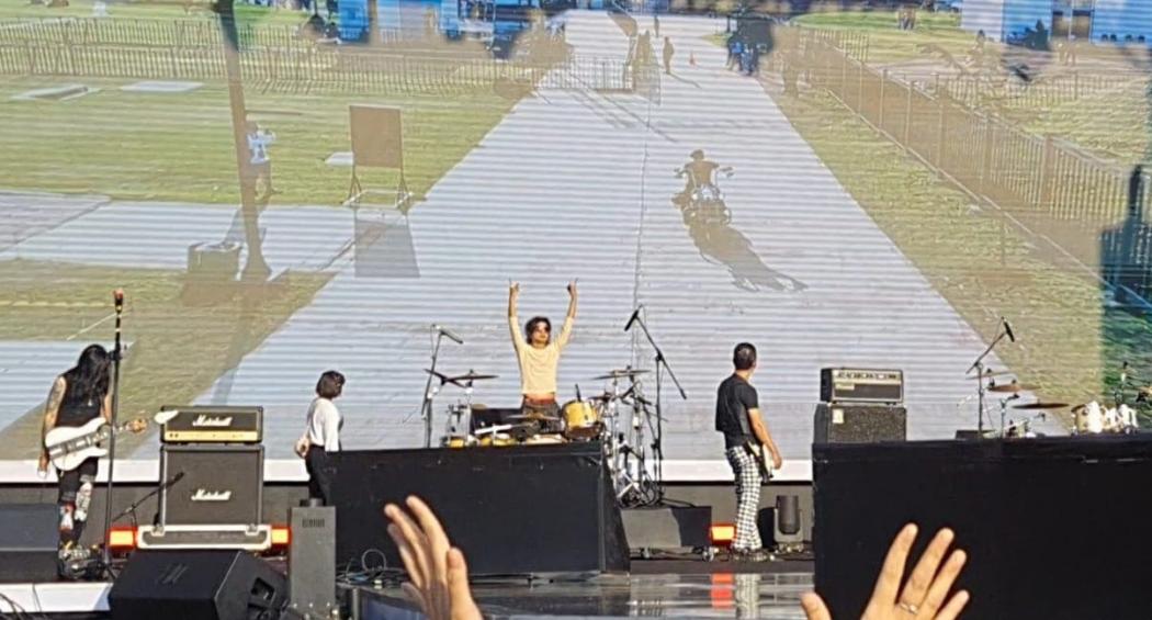 Tampil Menggemparkan, Andy /Rif Susul Bandnya Naik Moge di Panggung LMAC 2024