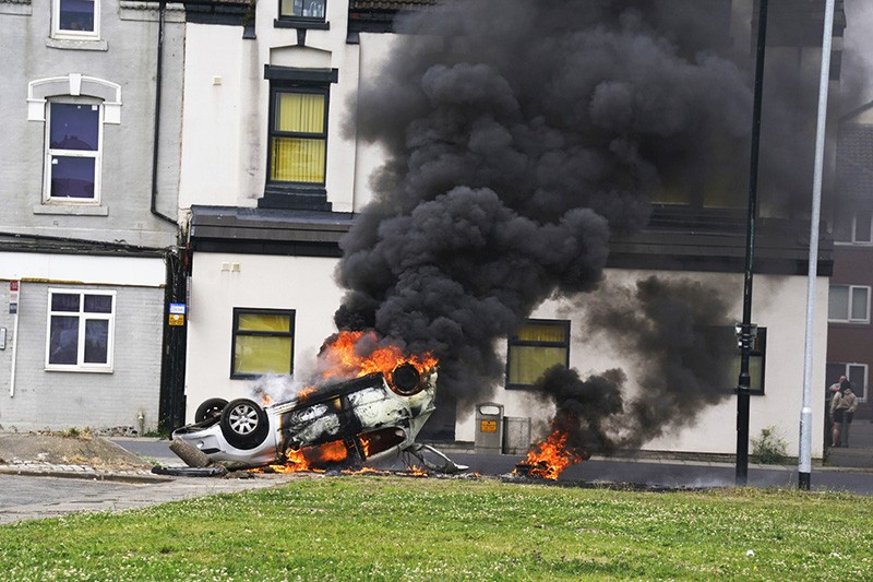 Inggris Rusuh Imbas Demo Anti-Muslim, WNI Dipastikan Aman