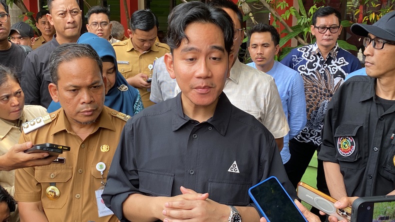 Gibran Cek Uji Coba Makan Gratis di Tangerang, Lauknya Telur Fuyunghai hingga Capcay