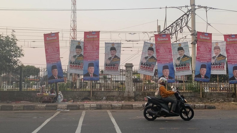 Banyak Baliho Cawalkot Kotori Jalanan Bekasi, Satpol PP Belum Bisa Copot