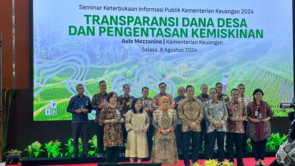 Kanwil DJP Banten Raih Penghargaan PPID Kategori Informatif