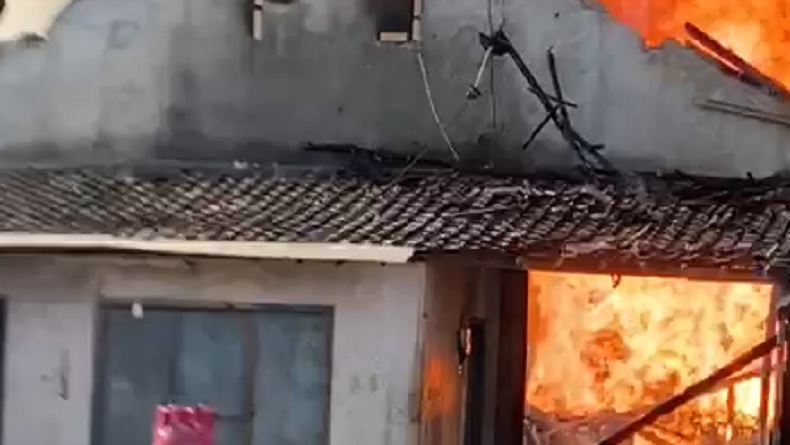 Gudang Berisi Ratusan Tabung Elpiji di Sukoharjo Terbakar, Warga Panik Tak Berani Mendekat