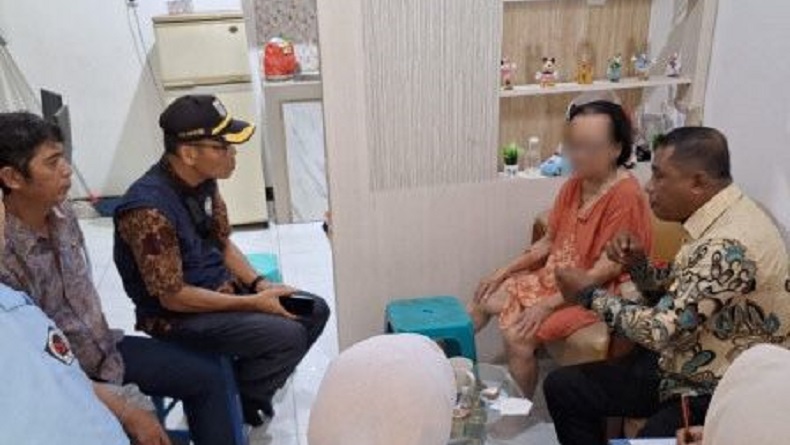 Heboh Ibu-Anak Jadi Pengemis, Ternyata Punya Rumah 3 Lantai di Jakut