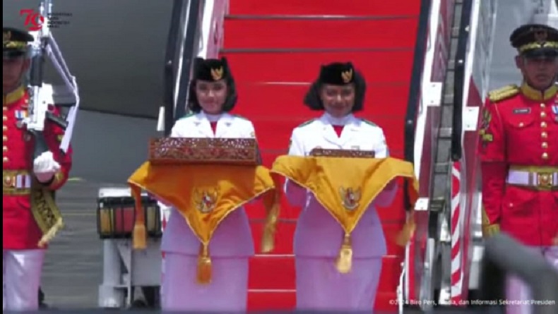 Bendera Merah Putih dan Teks Proklamasi Tiba di Sepinggan, Dibawa Menuju IKN