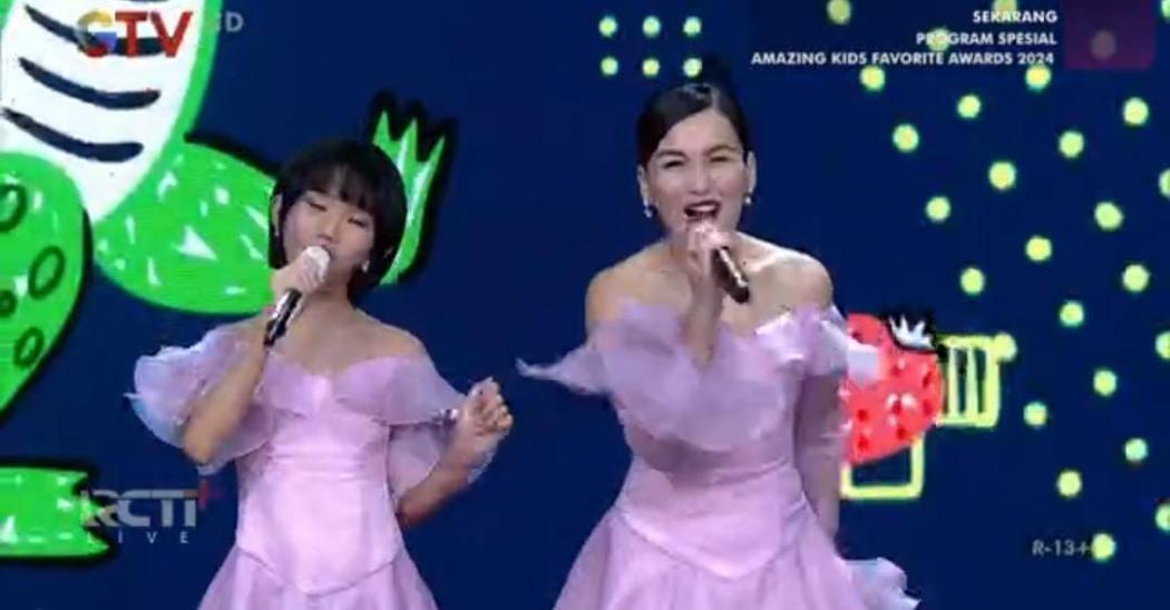 Energik! Ayu Ting Ting dan Bilqis Bawakan Lagu Sheesh BABYMONSTER di Amazing Kids Favorite Awards 2024 