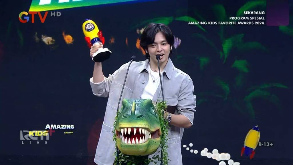 Angga Yunanda Menang sebagai Aktor Terfavorit di Amazing Kids Favorite Awards 2024 