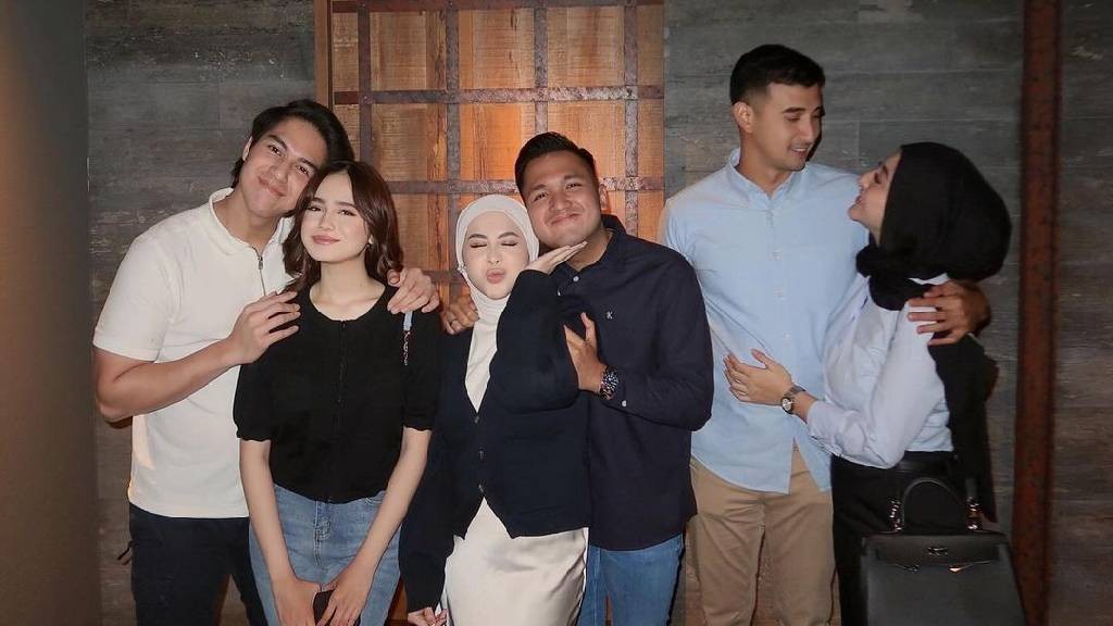 Makin Lengket! El Rumi dan Syifa Hadju Pamer Kemesraan saat Triple Date Bareng Kesha Ratuliu dan Margin Winaya