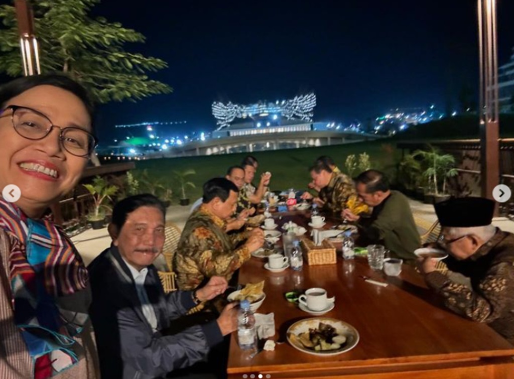 Potret Asyiknya Sri Mulyani Makan Bakso Bareng Luhut hingga Prabowo di IKN