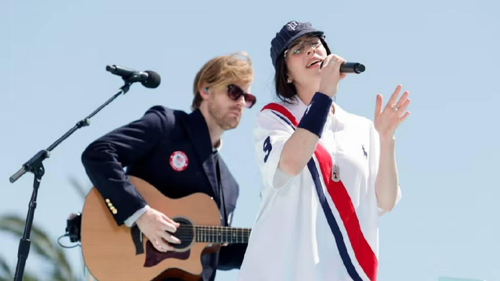 Billie Eilish Tutup Olimpiade Paris 2024 dengan Manis, Bawakan Lagu Birds of A Feather