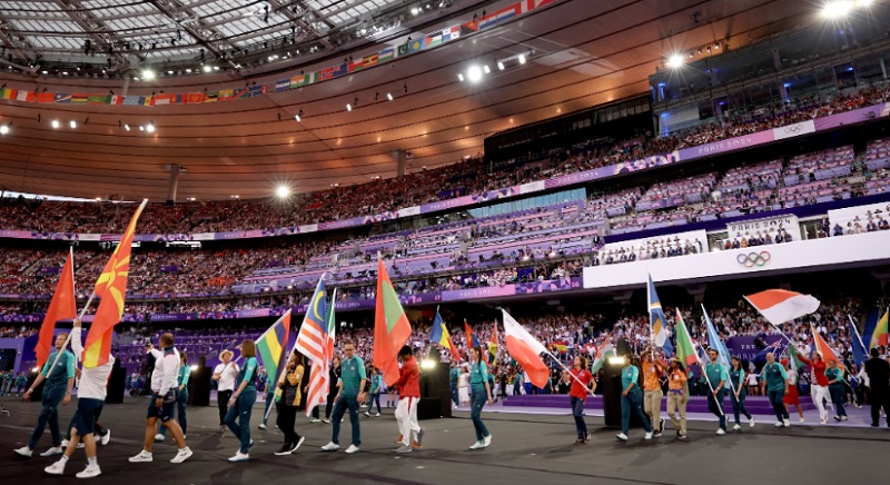 Olimpiade Paris 2024 Resmi Berakhir, Rizki Juniansyah Kibarkan Merah Putih di Closing Ceremony