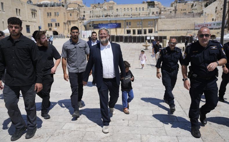 Menteri Radikal Israel Pimpin Ribuan Yahudi Geruduk Masjid Al Aqsa, Rekam Video Tantang Hamas