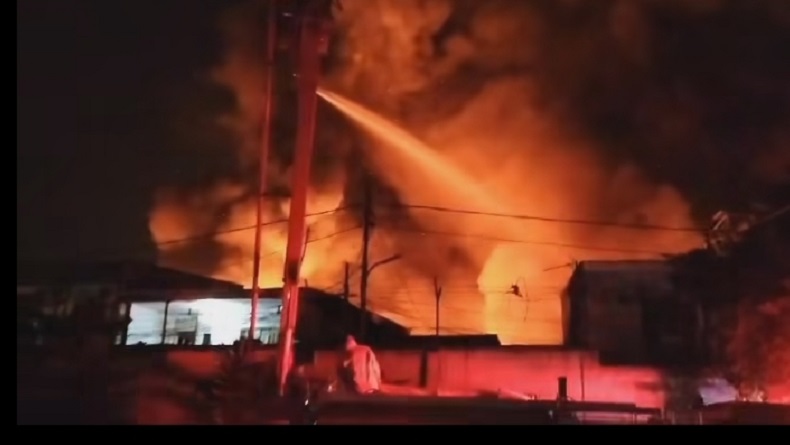 Kebakaran Hebat di Manggarai Jaksel, 34 Mobil Damkar Dikerahkan