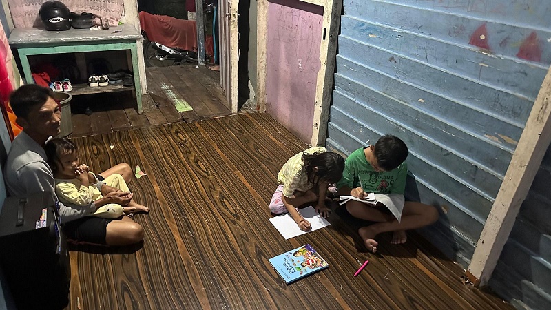 Jelang HUT RI, Kini 13 Desa di Kabupaten Sintang Terang dengan Listrik PLN