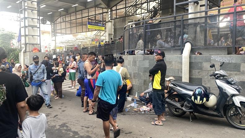 Aktivitas KA Bandara dan KRL Dipastikan Tak Terganggu Pengungsi Kebakaran Manggarai