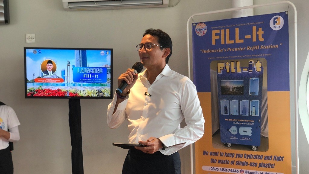 Mesin Isi Ulang Air Minum Fill-It Hadir di Halte Bundaran HI, Sandiaga Uno: Dukung Indonesia Hijau