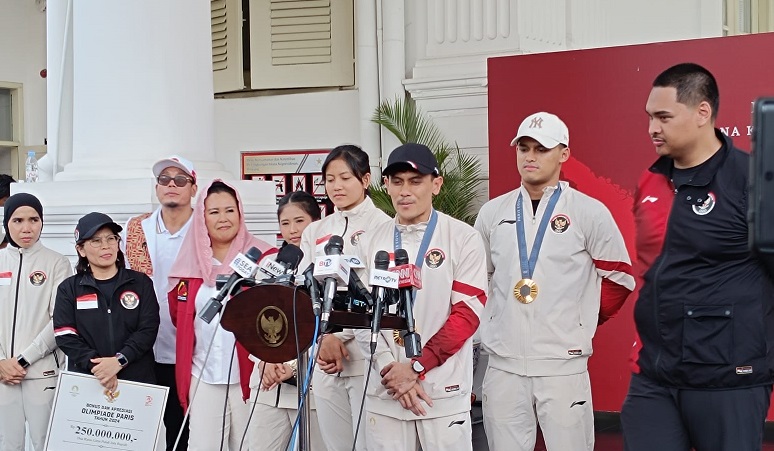 Veddriq Leonardo Ternyata Fans Bulu Tangkis, Semringah Jumpa Jojo dan Fajar Alfian di Paris