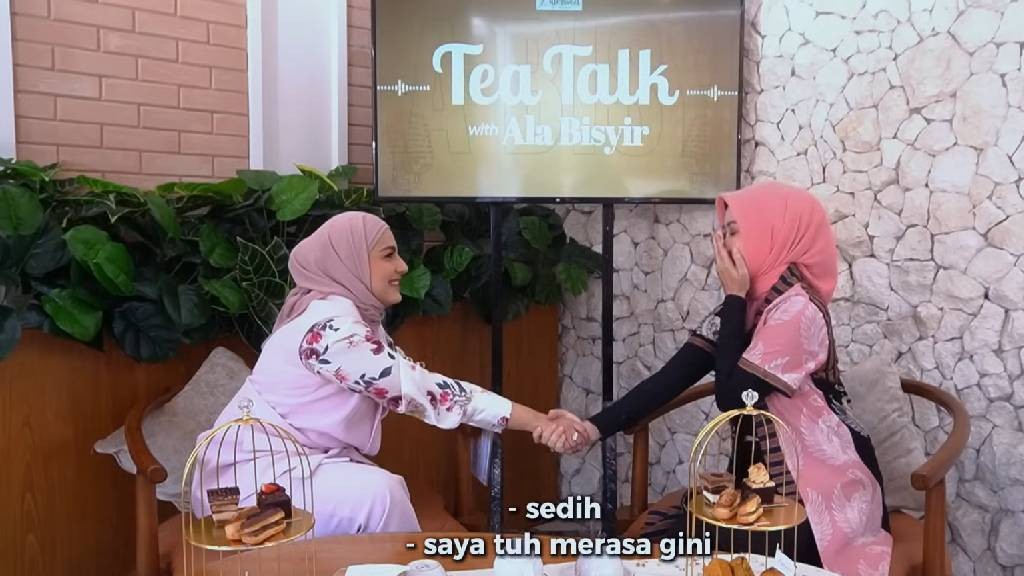 Tangis Atalia Kamil Pecah Ceritakan Zara Lepas Hijab: Dia Punya Trauma Luar Biasa