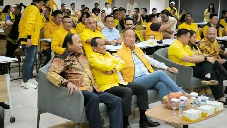 Bahlil Daftar Caketum Golkar, Bawa Buah hingga Minuman buat Panitia