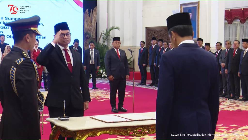 Taruna Ikrar Resmi Dilantik Menjadi Kepala BPOM, Beri Hormat ke Jokowi