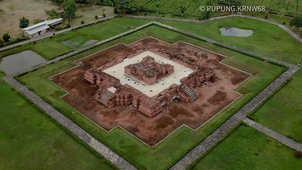 Desa di Karawang Harus Dikunjungi Minimal Sekali Seumur Hidup, Bisa Lihat Candi Suasananya seperti di Borobudur