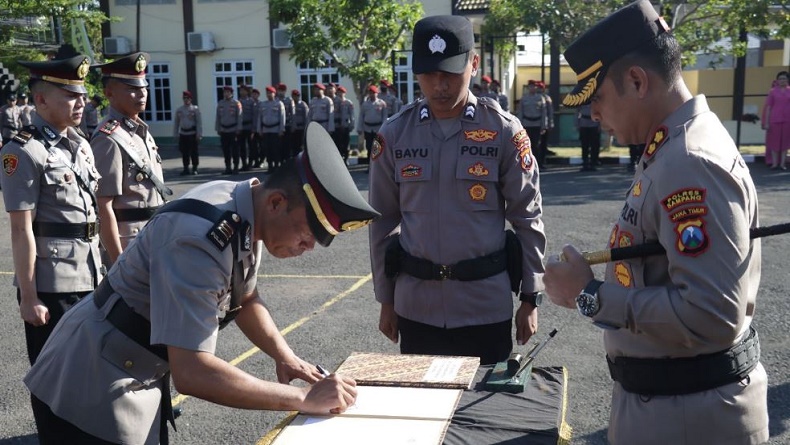 Mutasi di Polres Sampang, Kasatlantas dan 2 Kapolsek Dirotasi