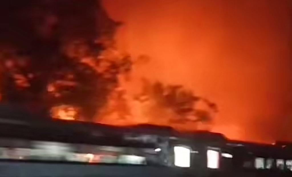 Viral Kereta Api Terobos Kobaran Api, KAI Jelaskan Kronologi dan Penyebabnya