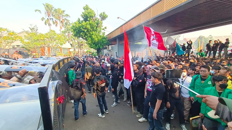 7 Fakta Demo Mahasiswa di DPR, RUU Pilkada Akhirnya Batal Disahkan!