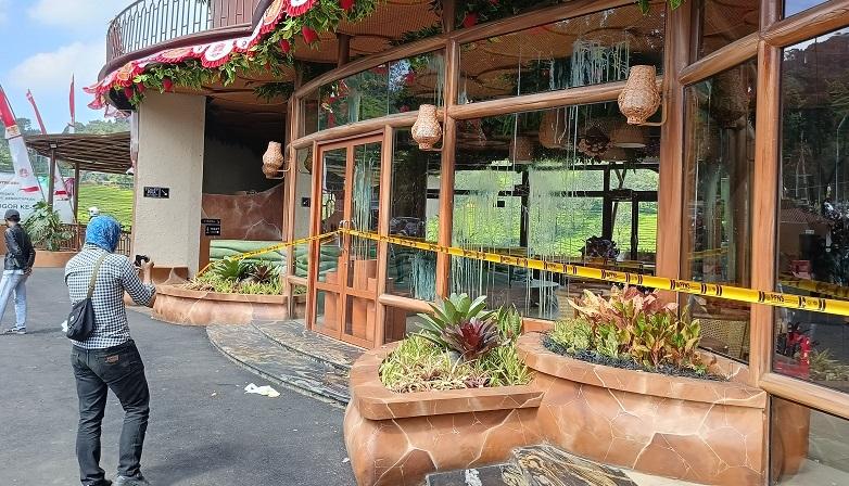 Kecewa Tak Dibongkar, Warga Lempar Telur ke Bangunan Eks Rindu Alam di Puncak Bogor
