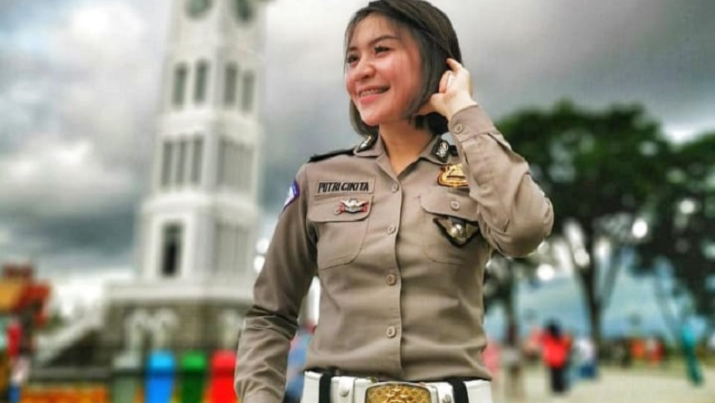 Viral Polwan Dianggap Tak Sopan Ganggu Pria lagi Makan, Ini Penjelasan Polri