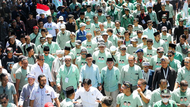Pilkada Lombok Timur, Luthfi-Wahid Daftar ke KPU Diantar Ribuan Pendukung