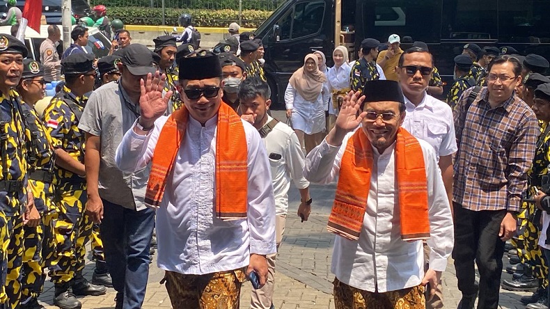 RK-Suswono Pakai Setelan Koko dan Cukin Betawi, Siap Daftar Pilgub Jakarta
