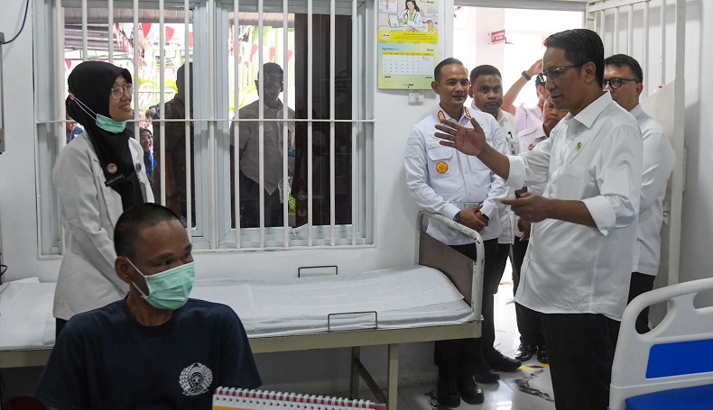 Kunjungi Lapas Narkotika Cipinang, Menkumham Apresiasi Karya Warga Binaan