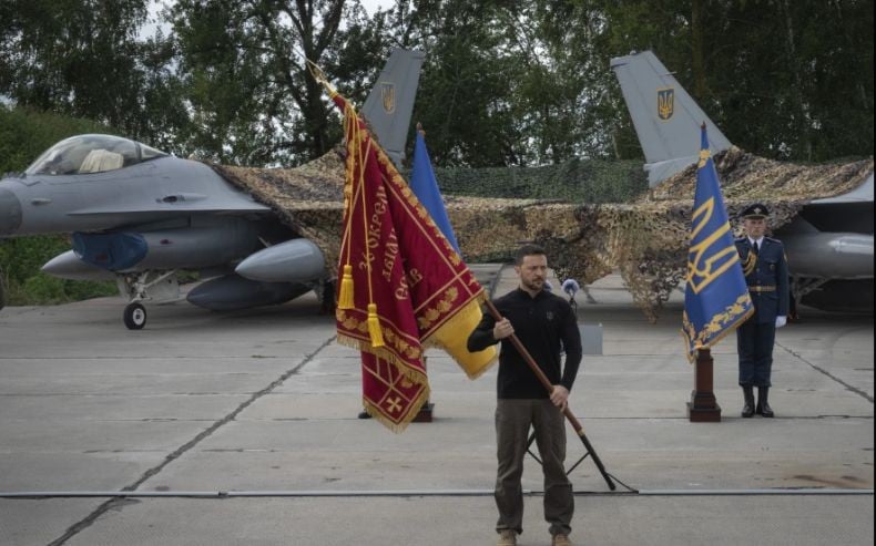 Jet Tempur F-16 Jatuh Tertembak Rudal Sendiri, Panglima Angkatan Udara Ukraina Dipecat